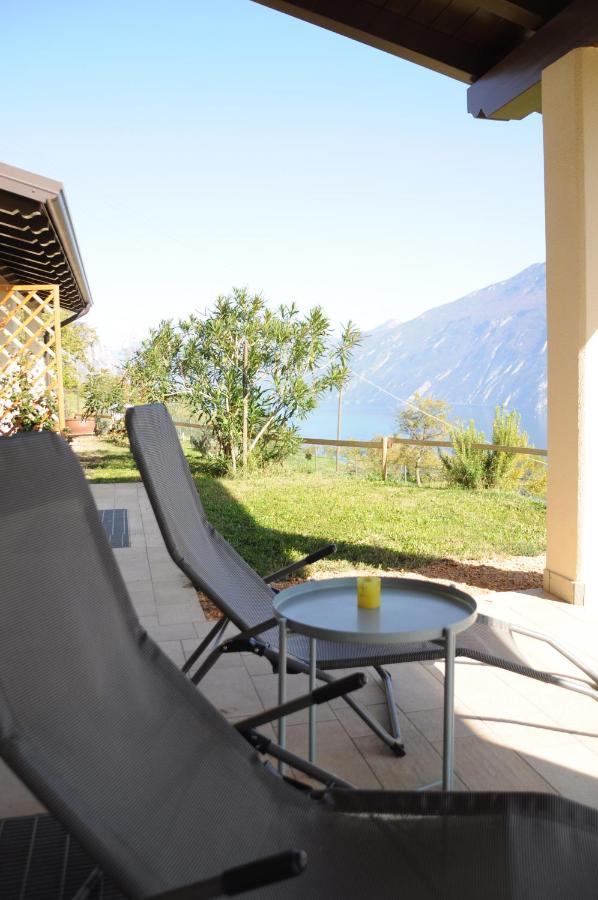 Villetta 56 Blu Yellow And Red Lake View Garden Private Parking By Garda Domus Mea Tremosine Eksteriør bilde