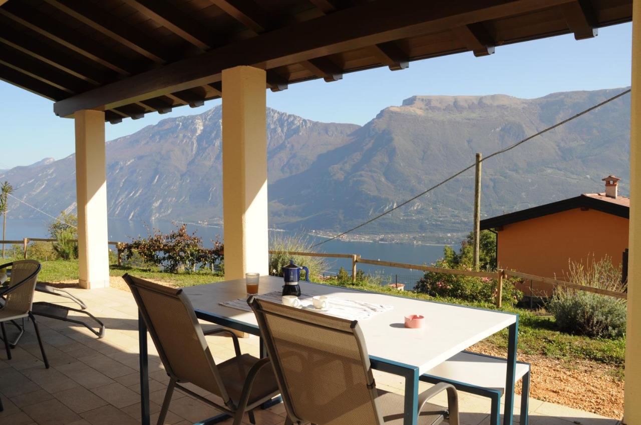 Villetta 56 Blu Yellow And Red Lake View Garden Private Parking By Garda Domus Mea Tremosine Eksteriør bilde