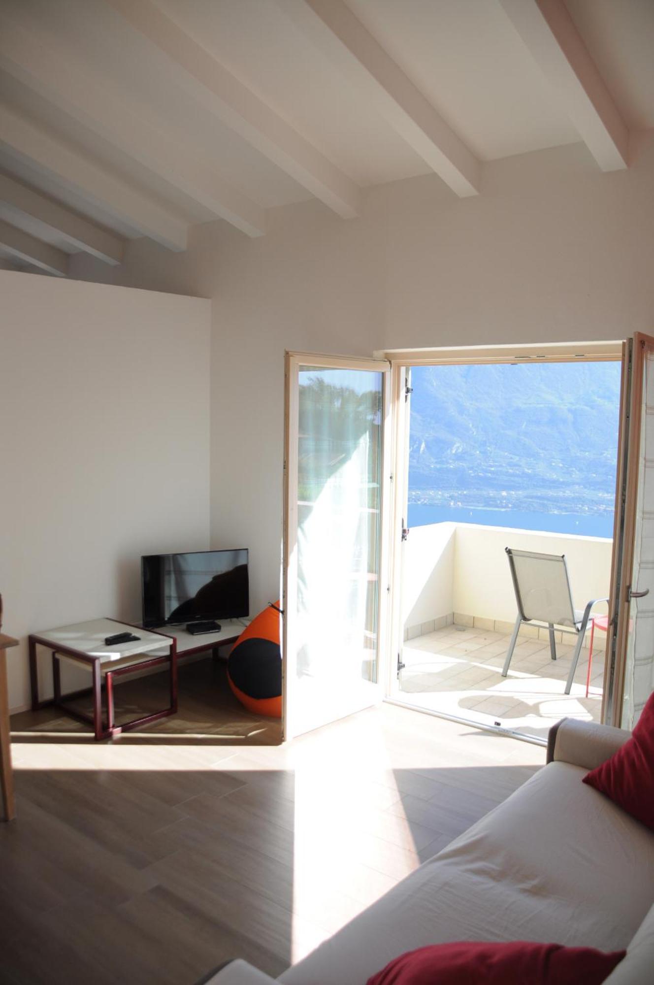 Villetta 56 Blu Yellow And Red Lake View Garden Private Parking By Garda Domus Mea Tremosine Eksteriør bilde