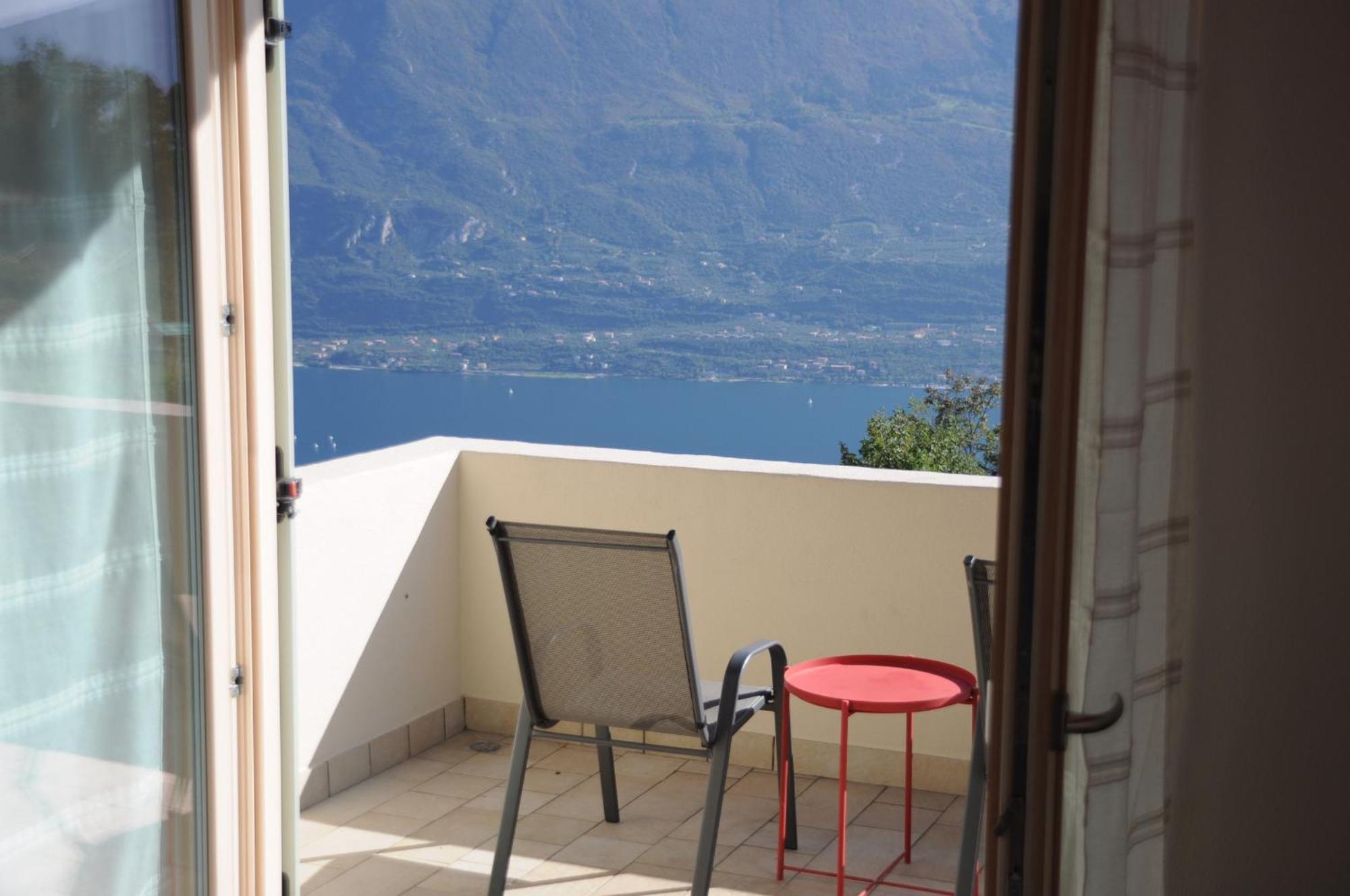 Villetta 56 Blu Yellow And Red Lake View Garden Private Parking By Garda Domus Mea Tremosine Eksteriør bilde
