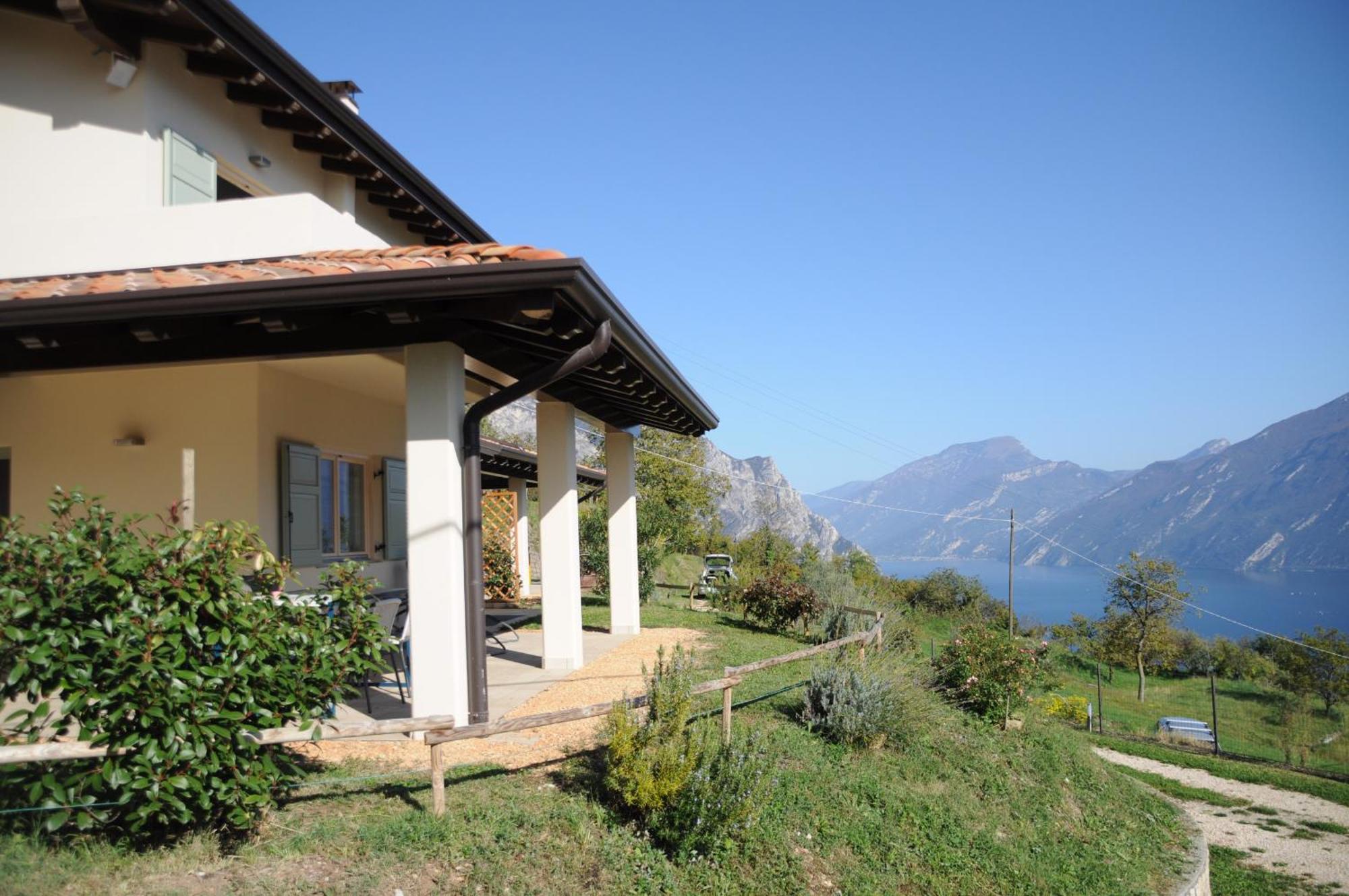 Villetta 56 Blu Yellow And Red Lake View Garden Private Parking By Garda Domus Mea Tremosine Eksteriør bilde