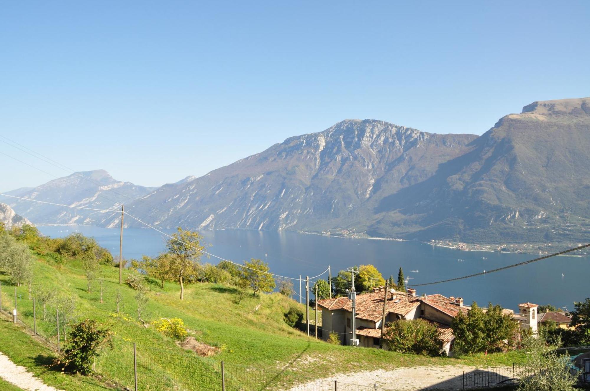 Villetta 56 Blu Yellow And Red Lake View Garden Private Parking By Garda Domus Mea Tremosine Eksteriør bilde