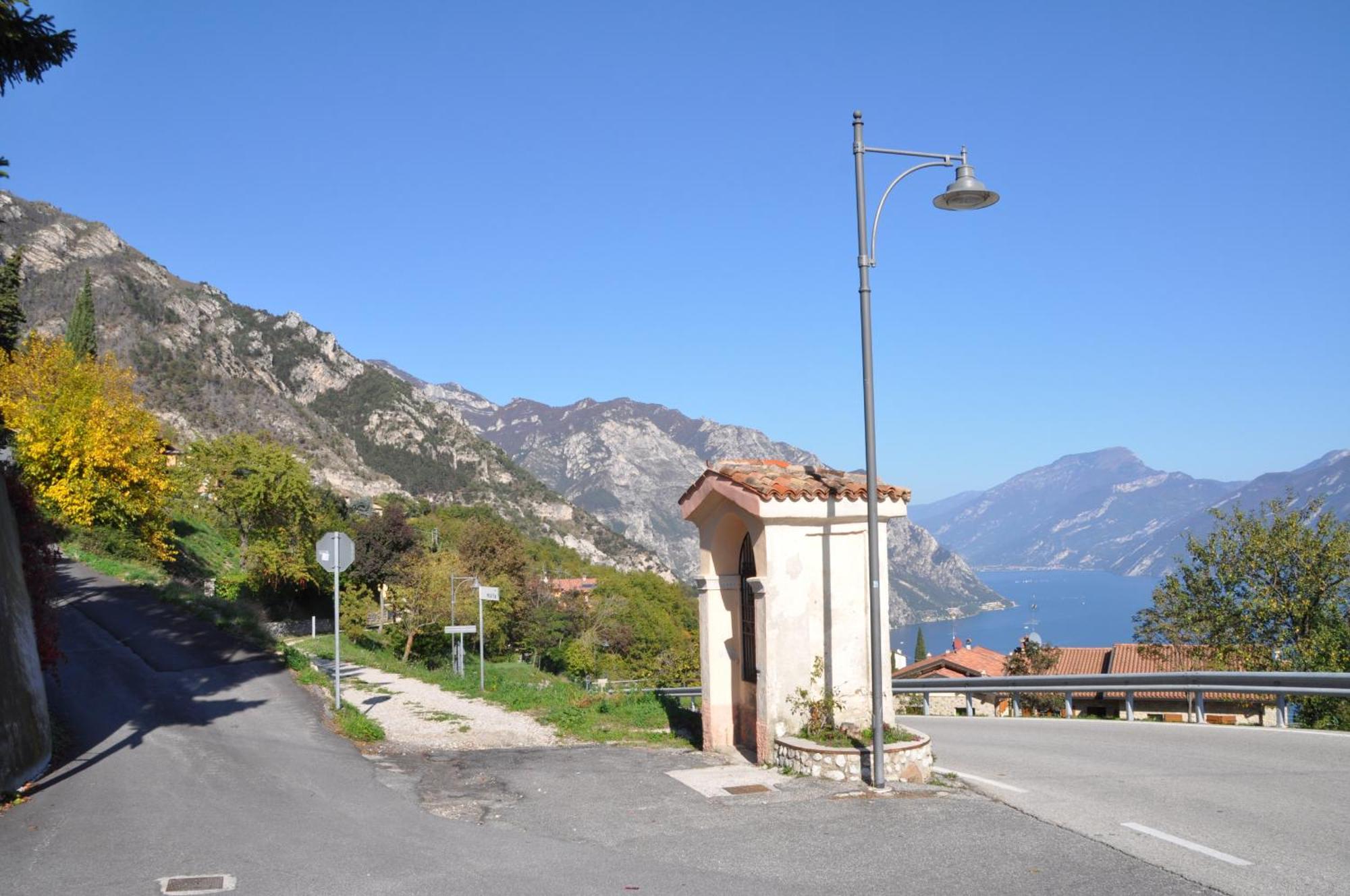 Villetta 56 Blu Yellow And Red Lake View Garden Private Parking By Garda Domus Mea Tremosine Eksteriør bilde